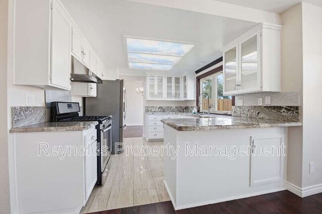 Building Photo - 9462 Pipilo St