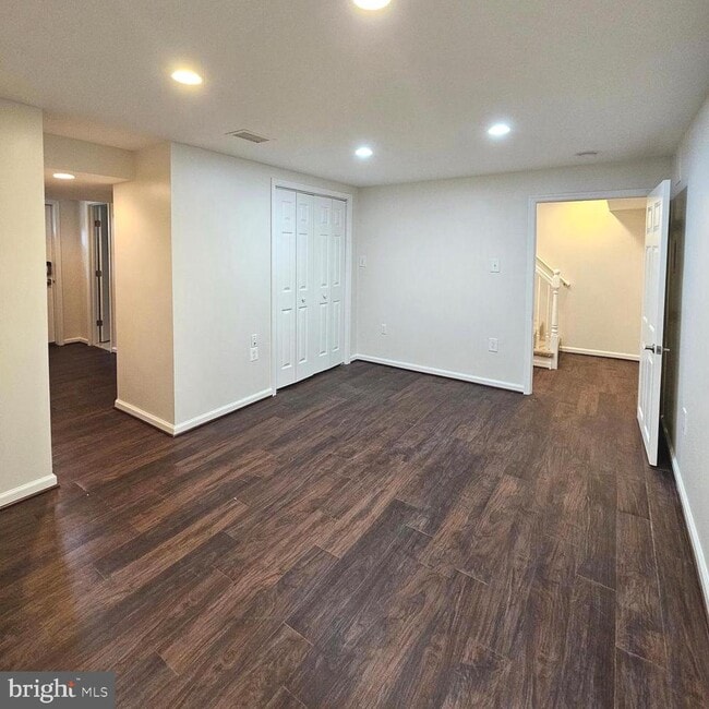 Building Photo - 8533 Pepperdine Dr