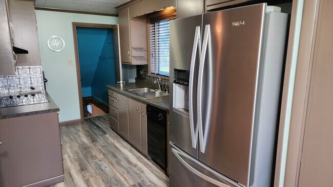 Building Photo - Exquisitely remodeled single-family home, ...