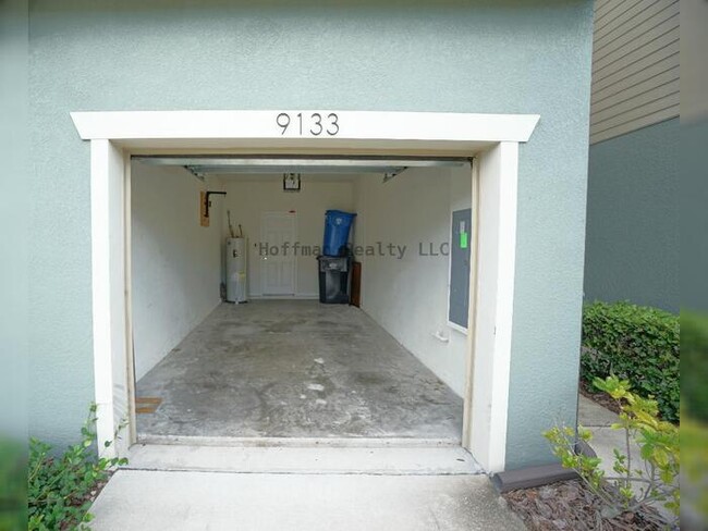 Building Photo - 2-bedroom, 2.5-bath, 1-car garage Townhous...