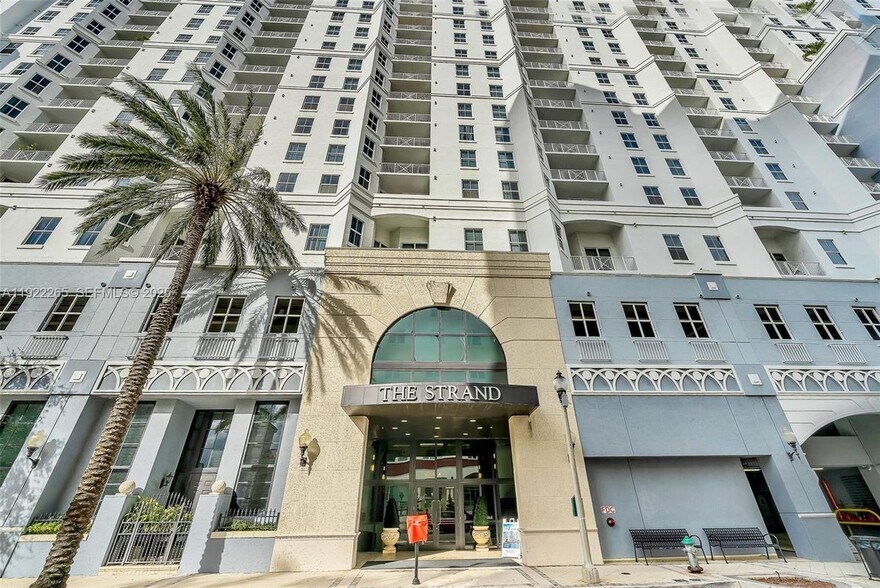 Building Photo - 255 Evernia St