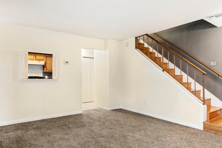 Building Photo - 421 San Mateo Dr