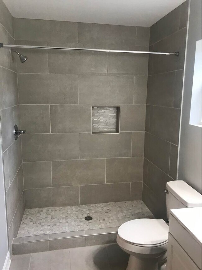 Building Photo - 1229 Bell St