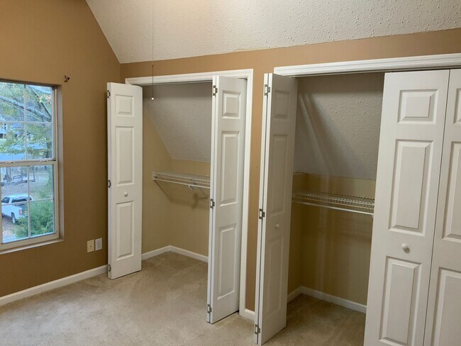 Building Photo - Coolant River Water Front 4 Bedrooms / 2 F...