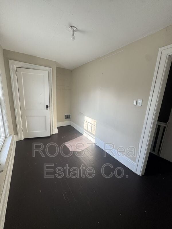 Building Photo - 263/265 S Hedges St.