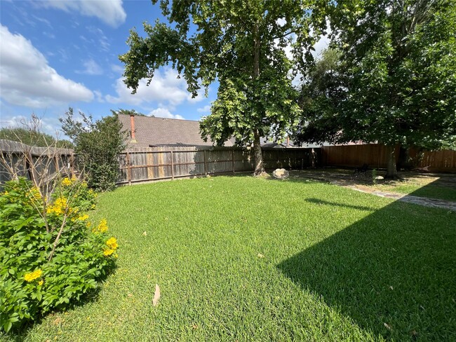 Building Photo - 2134 Collingsfield Dr