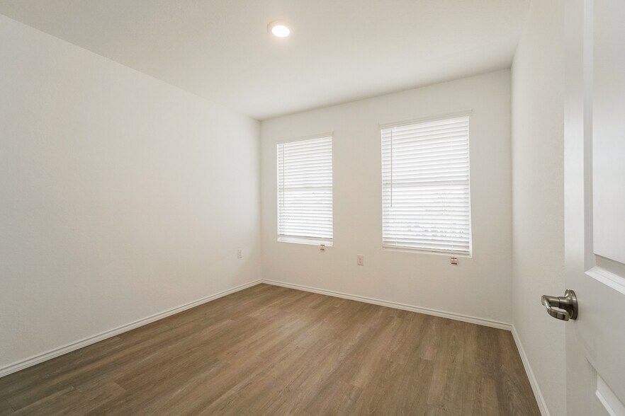 Building Photo - 11918 Cink Dr