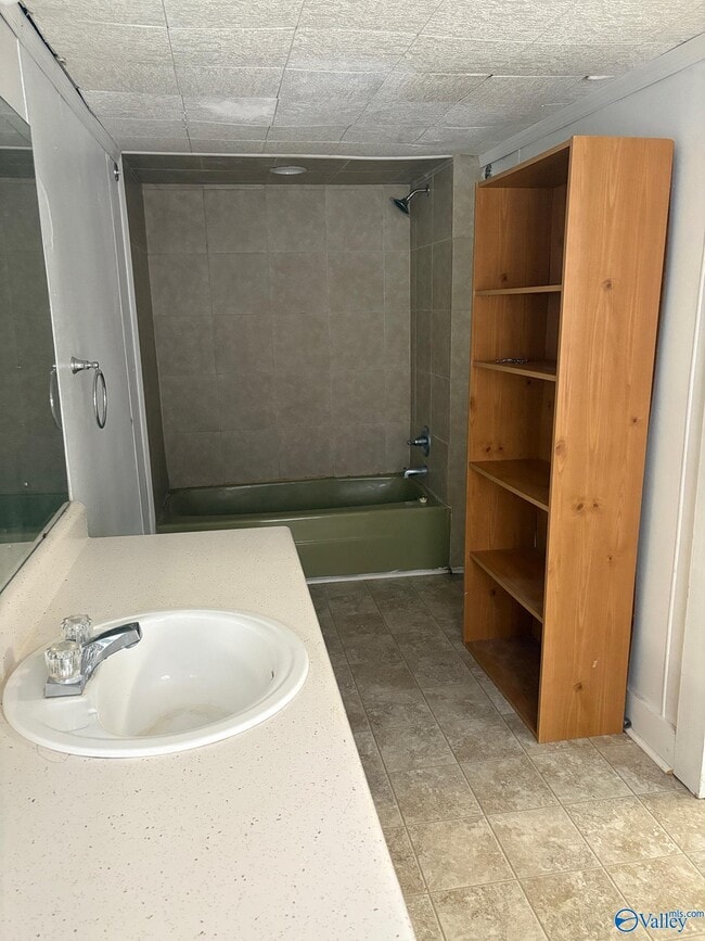 Building Photo - 309 Shaw St