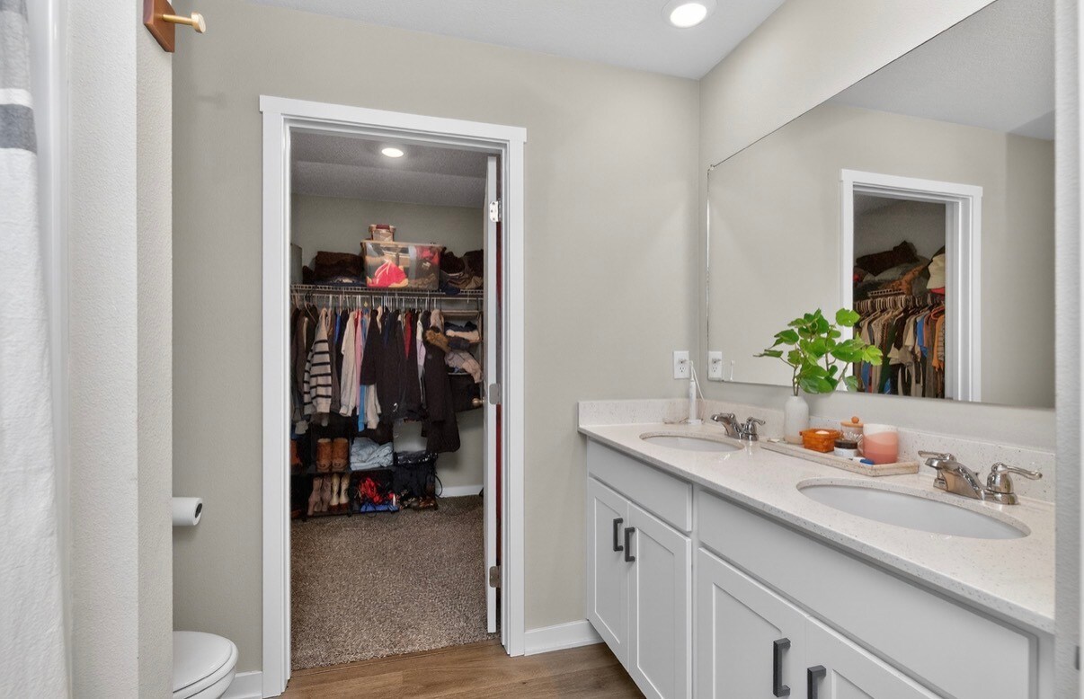 Building Photo - 2843 E 50th Ct