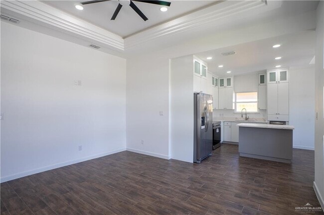 Building Photo - 14 N Sugar Bear Dr