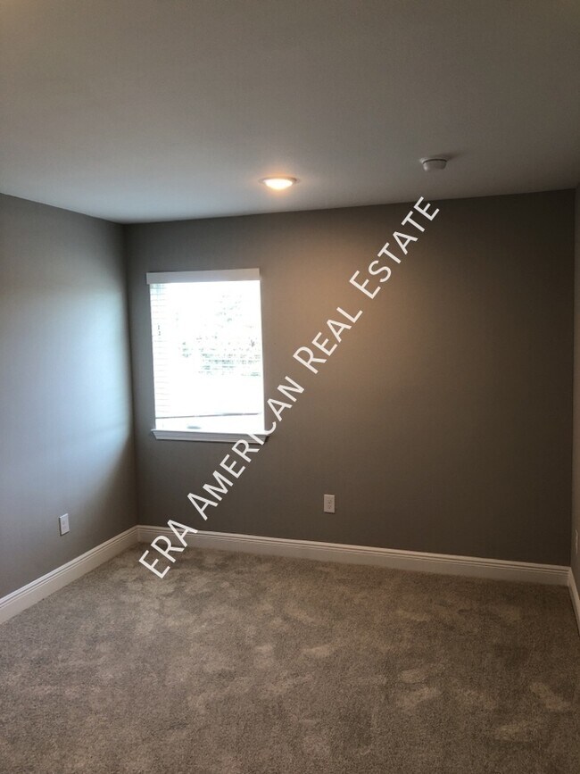 Building Photo - 999 Skylark Rd