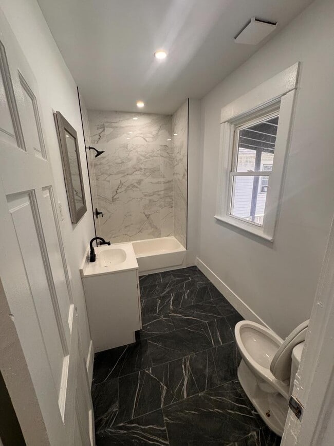 Building Photo - 442 Hudson Ave