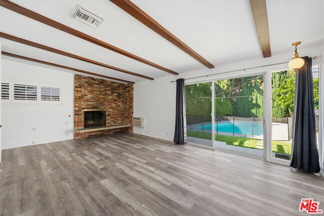 Building Photo - 14529 Greenleaf St