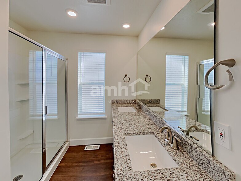 Building Photo - 2389 Surry Way