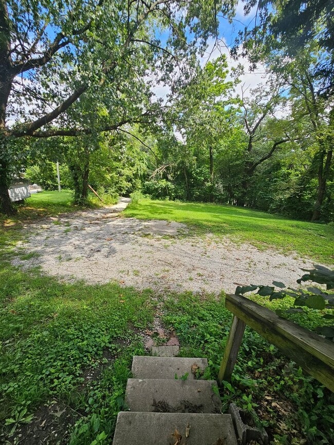 Building Photo - There is a $25 fee per application and eve...