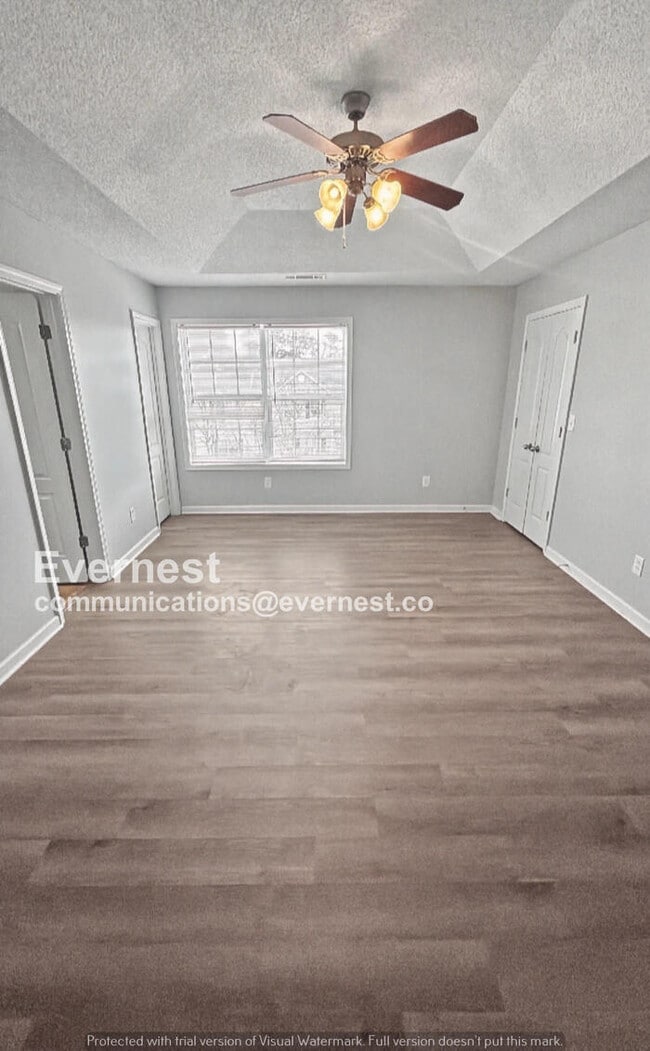 Building Photo - 3 Bed, 2.5 Bath Home with Modern Comforts / Pet-Friendly / Available Now!