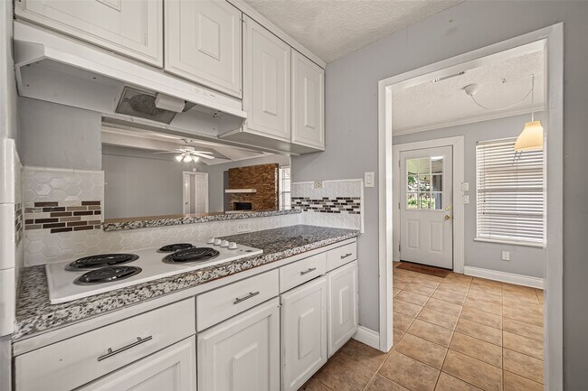 Building Photo - 2230 Joel Wheaton Rd