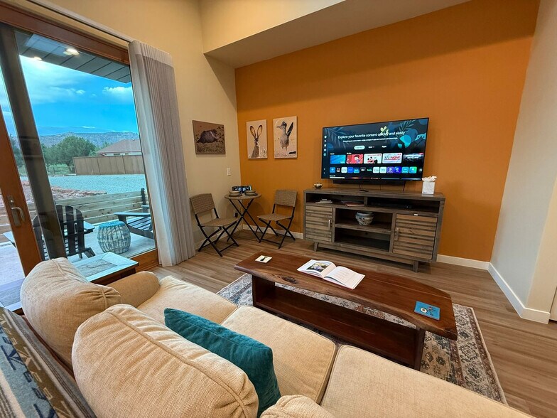 Building Photo - 105 Rojo Dr