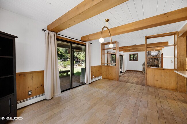 Building Photo - 445 Country Club Dr