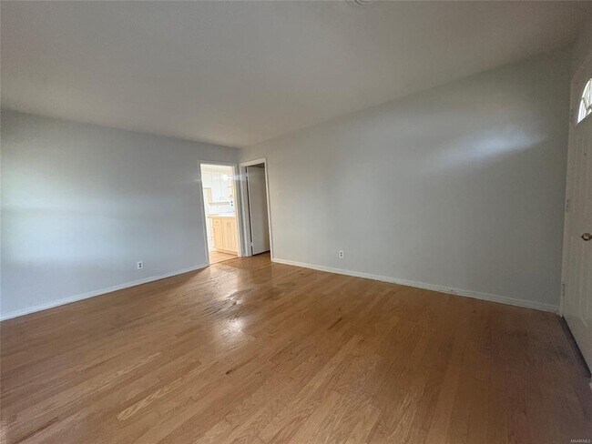 Building Photo - 3329 Roxana Rd