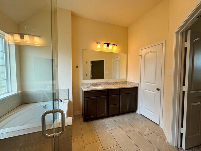 Building Photo - 5115 Leaning Tree