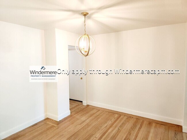Building Photo - Fully Renovated Home in Arden Park! Available Now!!!