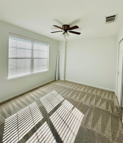 Building Photo - 2800 Canyon Valley Run