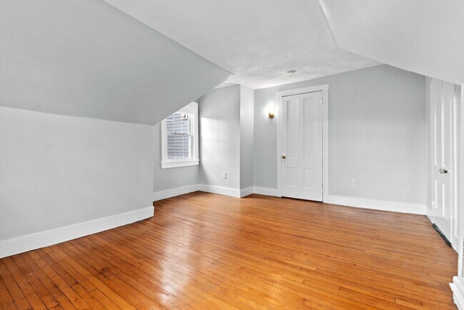 Building Photo - 23 Thorndike St