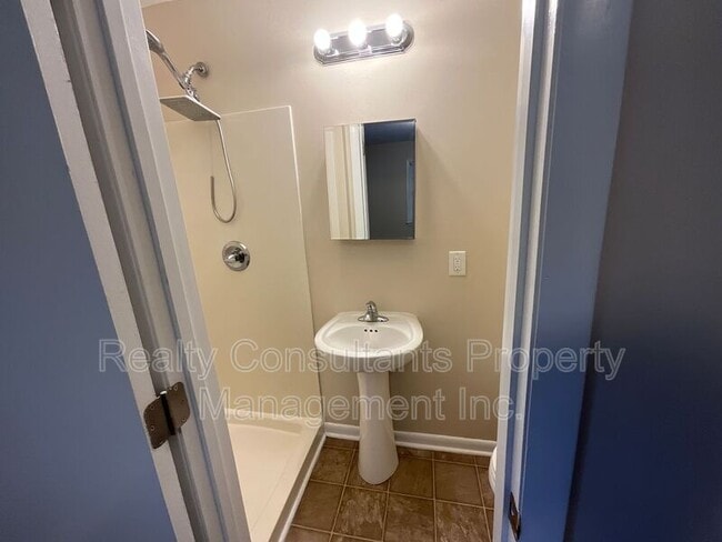 Building Photo - 2706 Wynnewood Dr