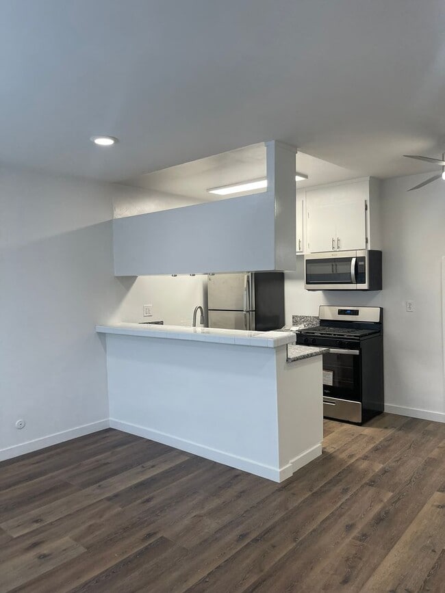 Interior Photo - 1645 N. Winona Blvd