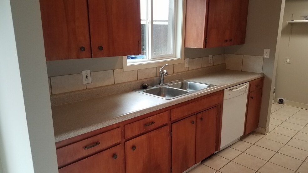 Building Photo - 312 N Silver Lake Ave