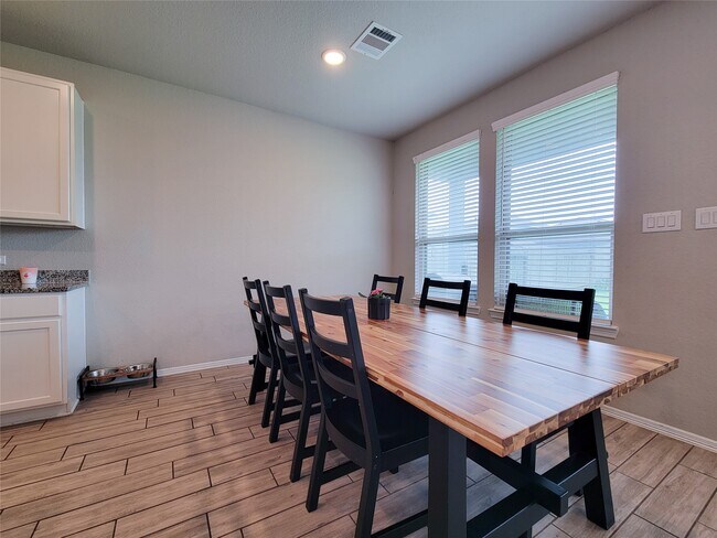 Building Photo - 24811 Crimson Pine Dr