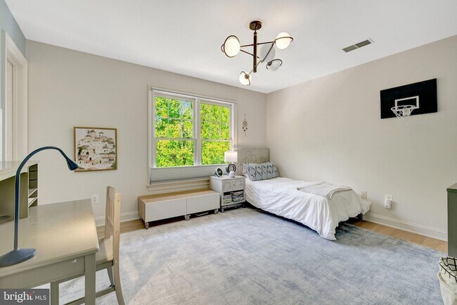 Building Photo - 1926 Poole Ln