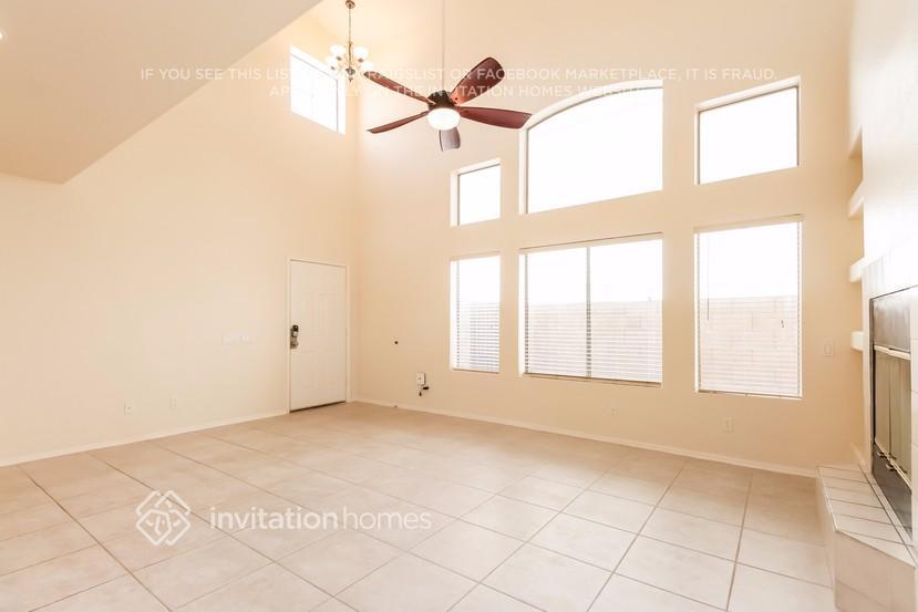 Building Photo - 250 W Juniper Ave