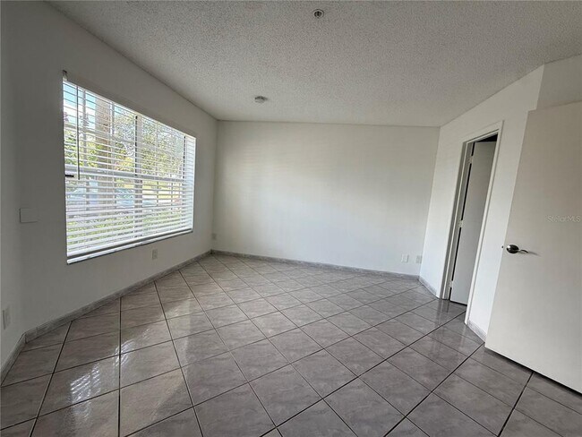 Building Photo - 3900 Southpointe Dr