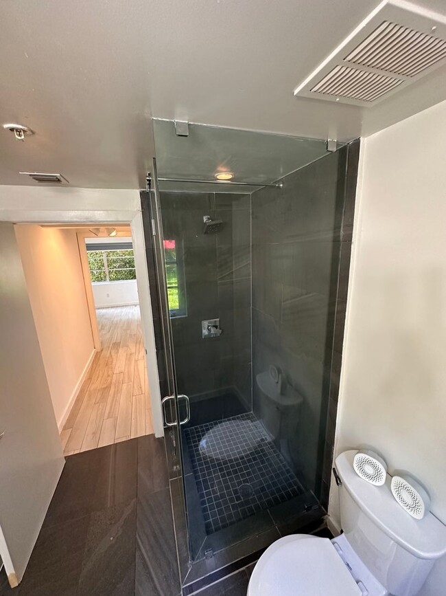 Building Photo - BRAND NEW 1BD APT IN THE HEART OF ART DECO