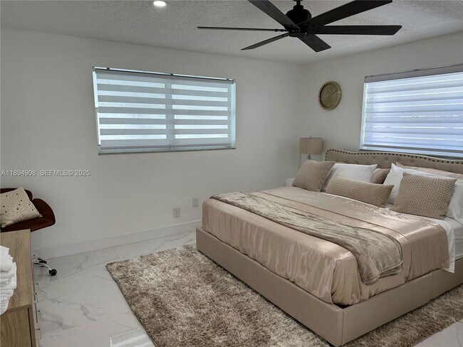 Building Photo - 4531 SW 42nd Terrace