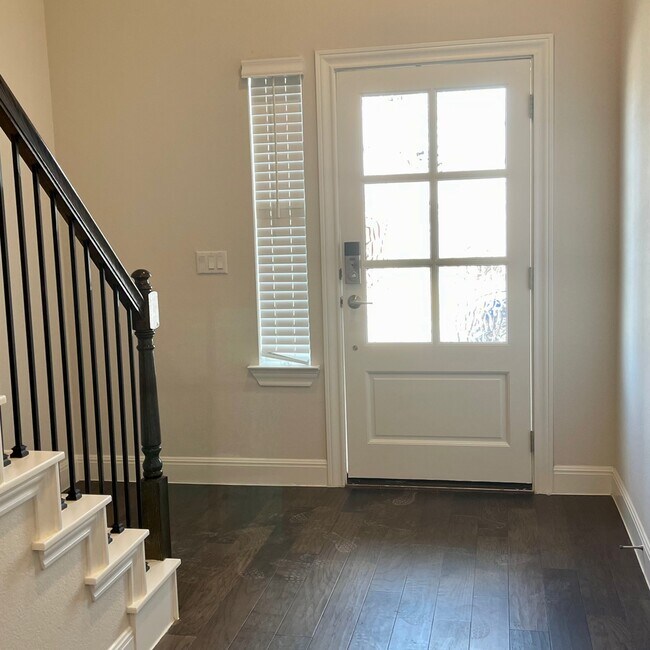 Building Photo - 15702 Ellinger Dr