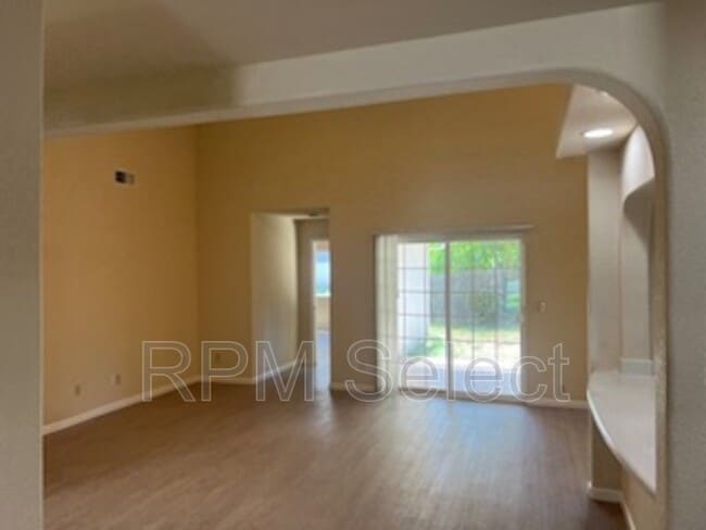 Building Photo - 4534 Whitney Ave
