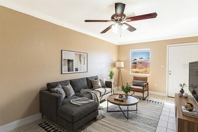 Building Photo - 102 Oak Crest Dr NW