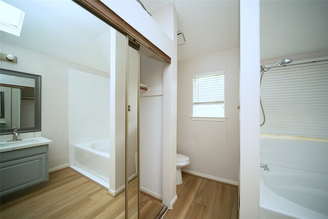 Building Photo - 3110 Flintwood Dr