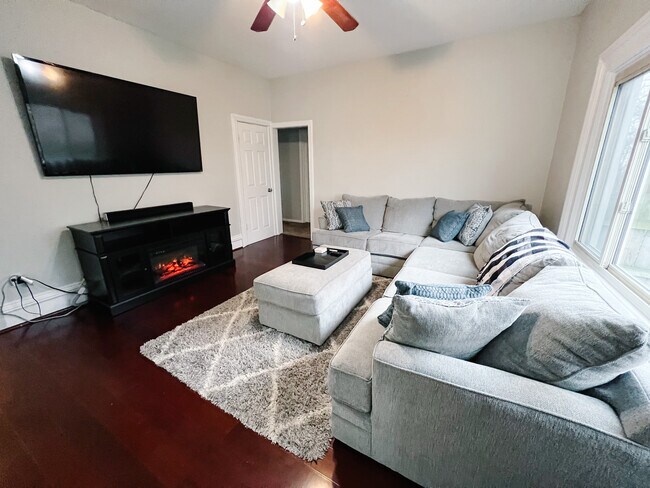 Building Photo - 316 Castle Rd