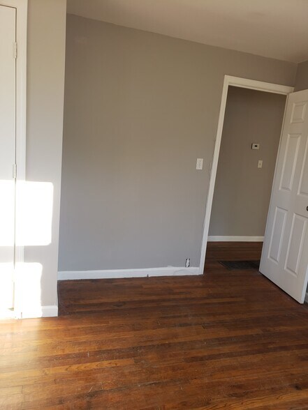 Building Photo - 4501 N Tracy Ave