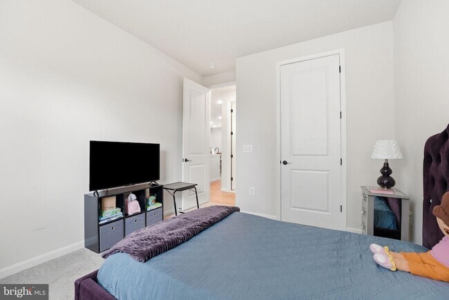 Building Photo - 615 Clover Ln