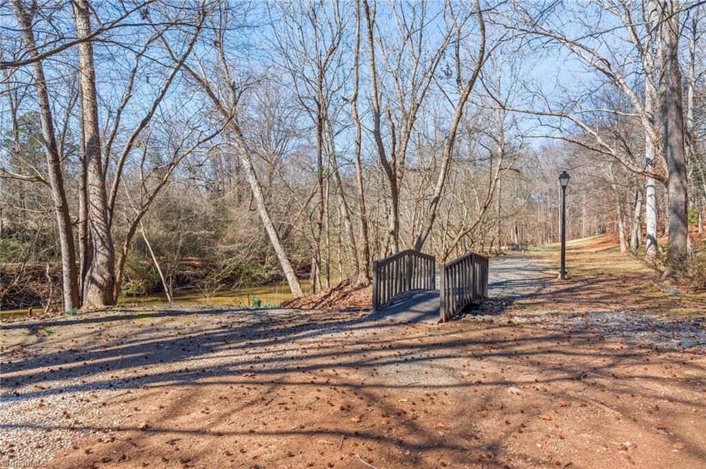 Building Photo - Room in House on Merry Oaks Trail