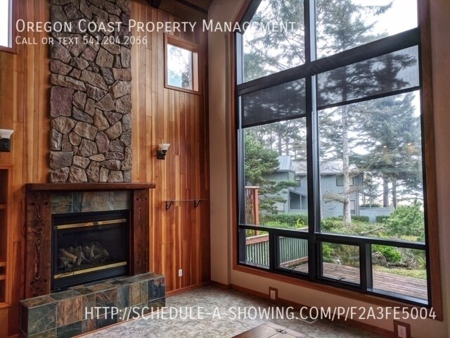 Building Photo - Amazing Ocean view 3 Bedroom Condominium!