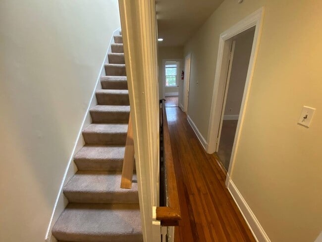 Building Photo - Incredibly Charming 3 Bedroom 2 Bath Victorian Style Farmhouse in Mount Pleasant! Just Steps From...