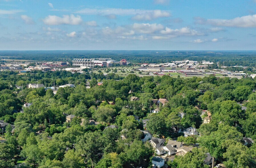Building Photo - 120 S Harden St