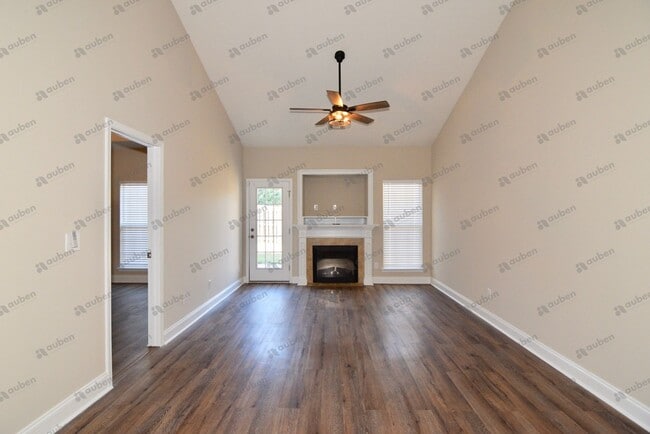 Building Photo - $1,350 - 2 Bed/2 Bath House for rent in Gr...