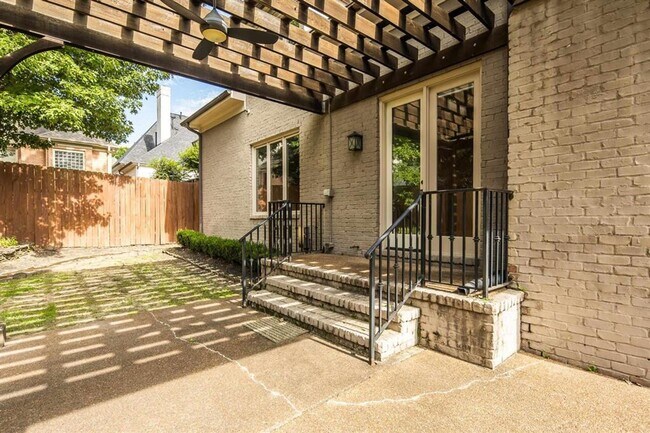 Building Photo - 6597 Heronswood Cove